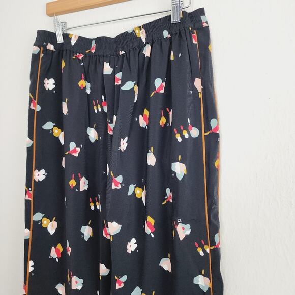 NEW Ted Baker Flisie Color By Number Floral Drawstring Jogger Pant Size 3 (US 8) - Picture 9 of 11
